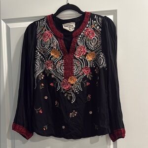 Savanna Jane Black and Red Embroidered Blouse sz m